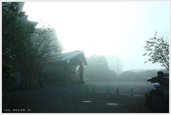 由布院-霧鎖飯店.JPG