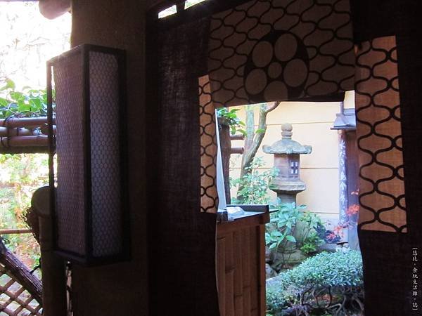 鳥岩樓-1F庭院-1.JPG
