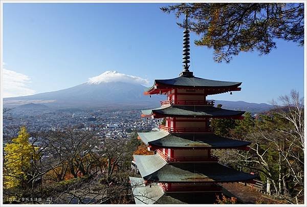 新倉山淺間公園-42-忠靈塔富士山.JPG