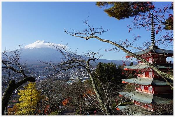 新倉山淺間公園-48-忠靈塔富士山.JPG