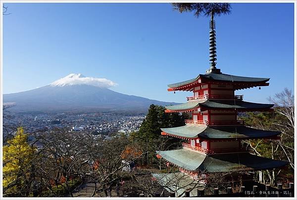 新倉山淺間公園-50-忠靈塔富士山.JPG