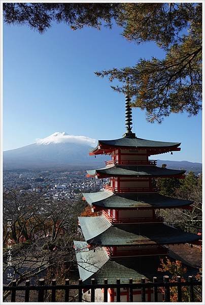 新倉山淺間公園-56-忠靈塔富士山.JPG