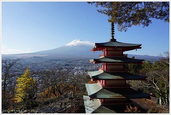 新倉山淺間公園-60-忠靈塔富士山.JPG