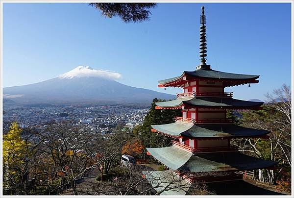 新倉山淺間公園-62-忠靈塔富士山.JPG