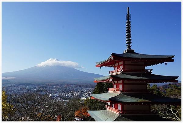 新倉山淺間公園-64-忠靈塔富士山.JPG