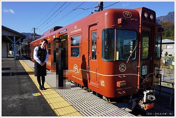 富士登山電車-2-三卡.JPG