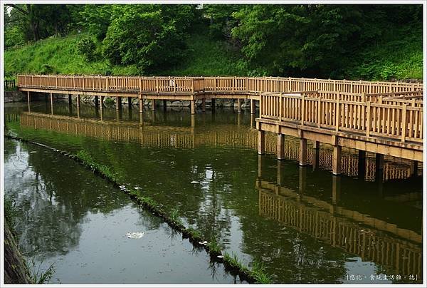 郡山城跡-18-鰻堀池.JPG
