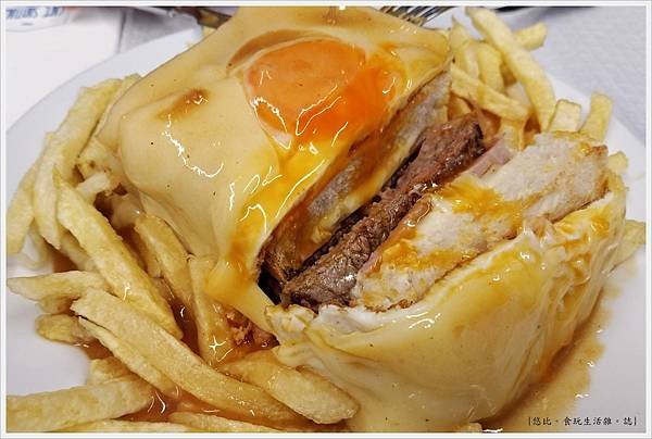 Porto-39-Cafe Santiago.jpg