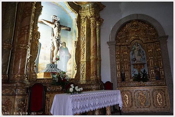 Chapel of Senhor da Pedra-7.JPG