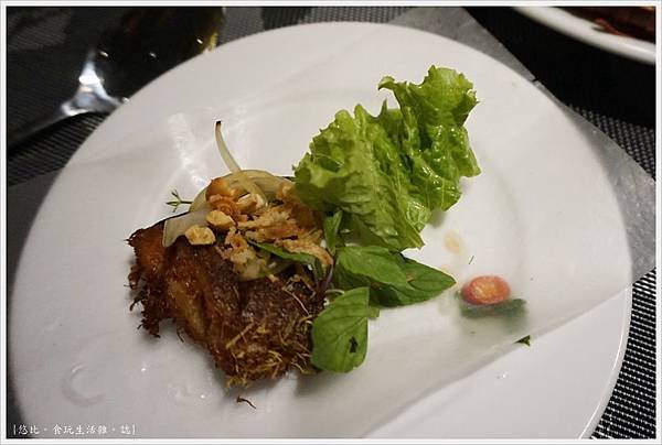 ESSENCE RESTAURANT-15-鯉魚.JPG