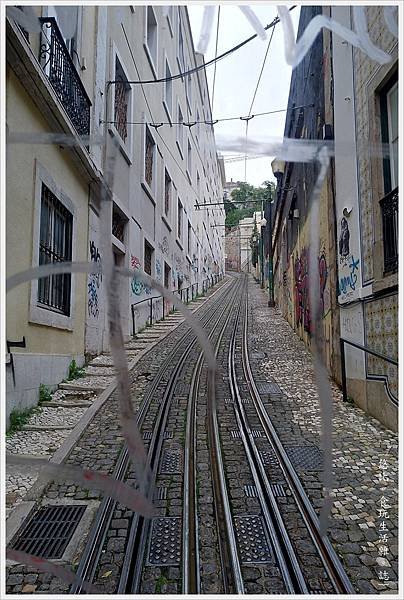 里斯本-Funicular Lavra-3.jpg