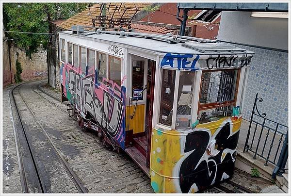 里斯本-Funicular Lavra-9.jpg