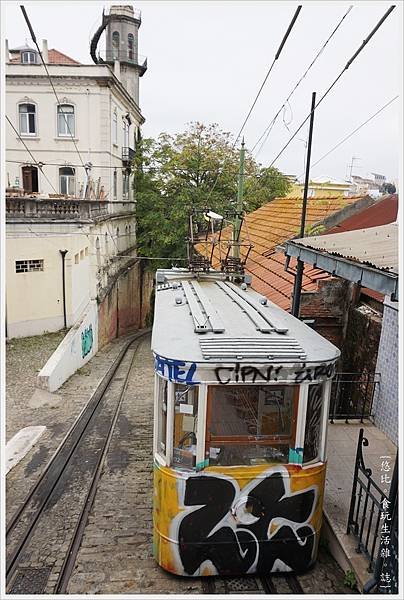 里斯本-Funicular Lavra-12.JPG