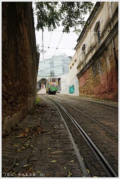 里斯本-Funicular Lavra-39.JPG