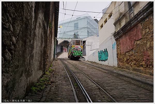 里斯本-Funicular Lavra-40.JPG