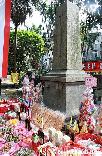 2011基隆中元祭-異國靈情法國公墓祭祀047.JPG