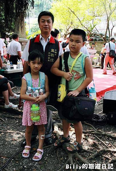 2011基隆中元祭-異國靈情法國公墓祭祀052.JPG