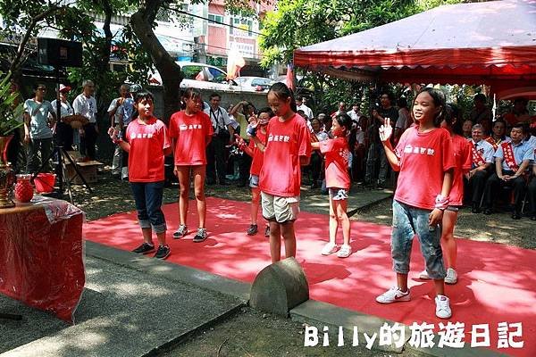 2011基隆中元祭-異國靈情法國公墓祭祀057.JPG