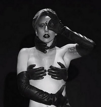 lady-gaga-applause-music-video-11