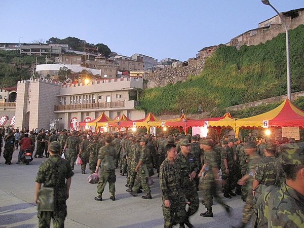 捧場的都是阿兵哥