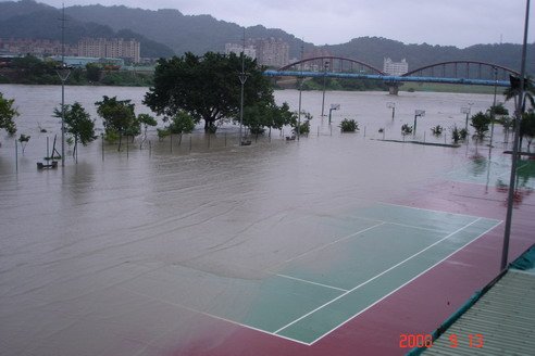 9.13.水淹球場