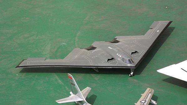 1_72 ITALERI B-2.jpg