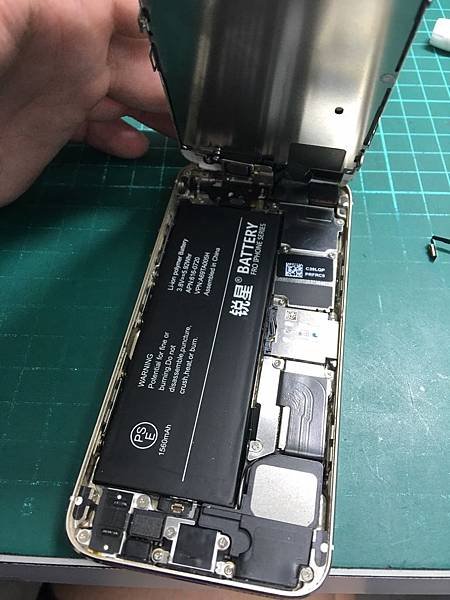 iphone5s 剛換電池才一個禮拜又不行了!!