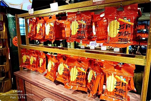溪頭老松林餅舖 日頭餅 小餅 高山茶餅 古早味肉餅 中秋節禮盒 月餅 過年送禮 禮盒推薦 妖怪村 伴手禮 南投名產DSC00444.JPG