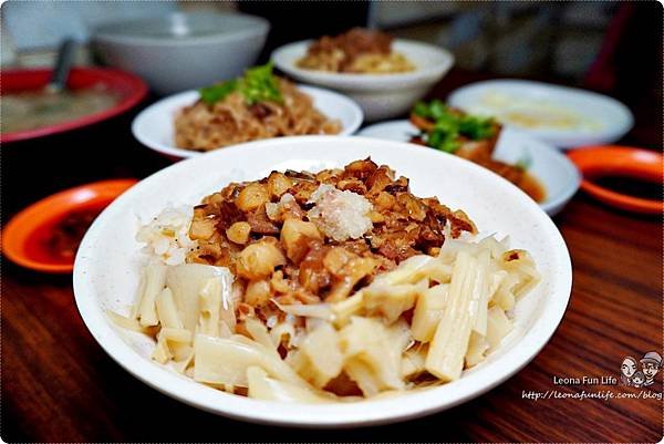 王爺魚翅肉羹 菜單 銅板美食 台中美食 台中必吃 逢甲美食 僑光美食 水湳美食 經貿水湳園區 魚翅肉羹 必吃肉羹 古早味美食 滷肉飯 水湳中國醫 水湳推薦美食 水湳早午餐水湳市場 小魚乾辣椒醬DSC02879.JPG