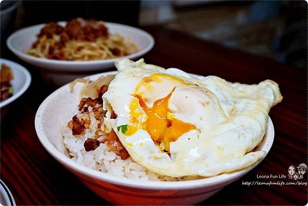 王爺魚翅肉羹 菜單 銅板美食 台中美食 台中必吃 逢甲美食 僑光美食 水湳美食 經貿水湳園區 魚翅肉羹 必吃肉羹 古早味美食 滷肉飯 水湳中國醫 水湳推薦美食 水湳早午餐水湳市場 小魚乾辣椒醬DSC02896.JPG