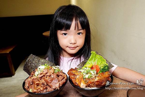 台中丼飯 台中浮誇丼飯 台中日式丼飯 牛丁次郎坊 牛丁次郎坊分店 台中 菜單 平價丼飯 台中燒肉丼飯 滿滿肉山 高CP值的燒肉丼飯 深夜食堂台中 北屯宵夜 DSC03695.JPG