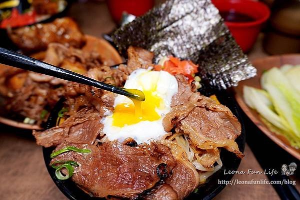 台中丼飯 台中浮誇丼飯 台中日式丼飯 牛丁次郎坊 牛丁次郎坊分店 台中 菜單 平價丼飯 台中燒肉丼飯 滿滿肉山 高CP值的燒肉丼飯 深夜食堂台中 北屯宵夜 DSC03708.JPG