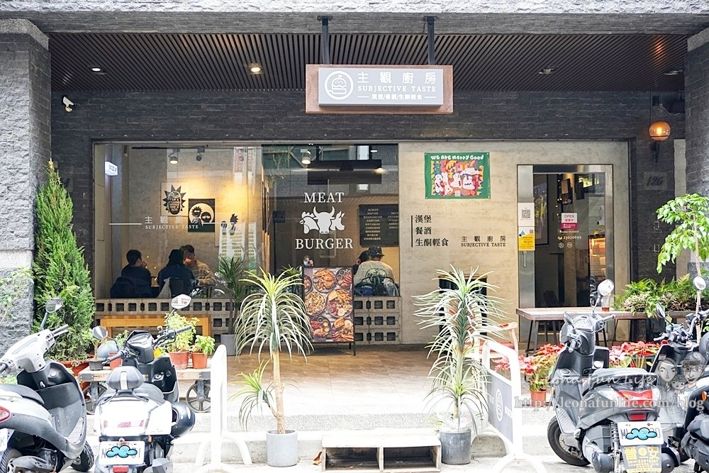 主觀廚房主打厚實多汁台灣牛牛肉漢堡、另有美味生酮輕食健康吃無負擔｜免無服務費｜台中勤美誠品綠園道餐廳DSC03072-21.jpg