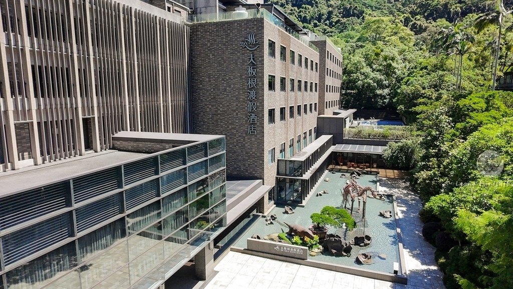 親子泡湯新選擇！觀景溫泉家庭套房開箱-山景、綠意、美人湯一次擁有大板根森林度假酒店dji_fly_20250610_101616_0012_1749523142832_photo-2.jpg