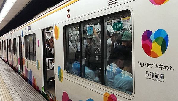 008.搭阪神電車なんば線快速急行(尼崎行)到西九条換車.jpeg