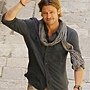 brad-pitt-donning-wedding-ring-on-world-war-z-set.jpg