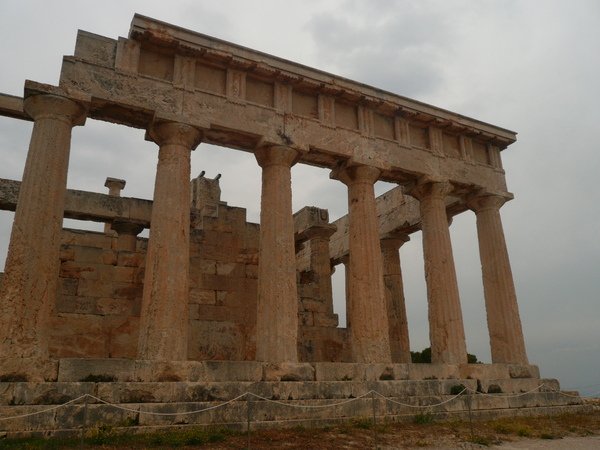 有一個著名景點艾菲亞神殿 Temple of Aphaia