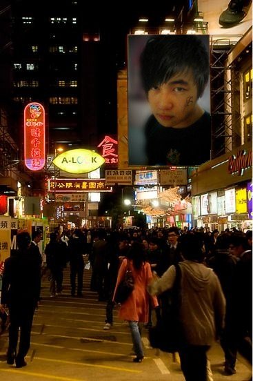 哈哈 哪天在广场看到我也不出奇