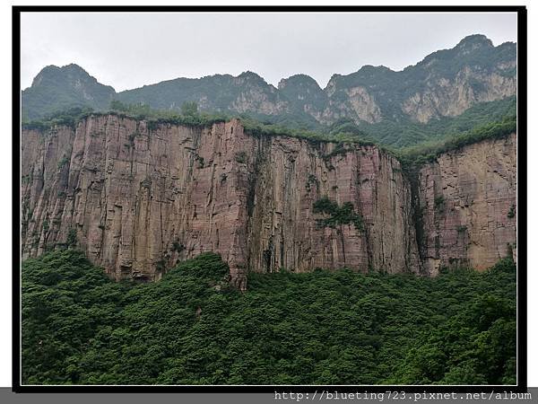 河南輝縣《萬仙山景區》絕壁長廊7.jpg