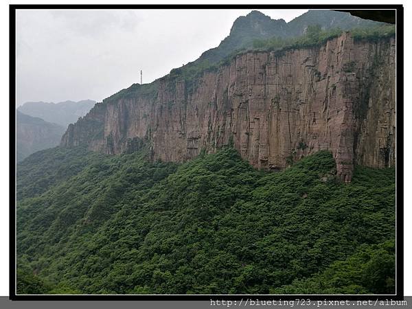 河南輝縣《萬仙山景區》絕壁長廊12.jpg