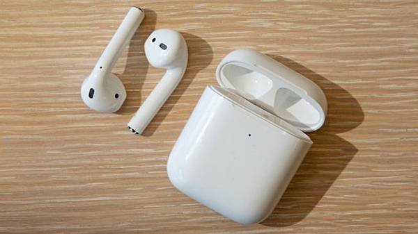 Apple Airpods 2.jpg