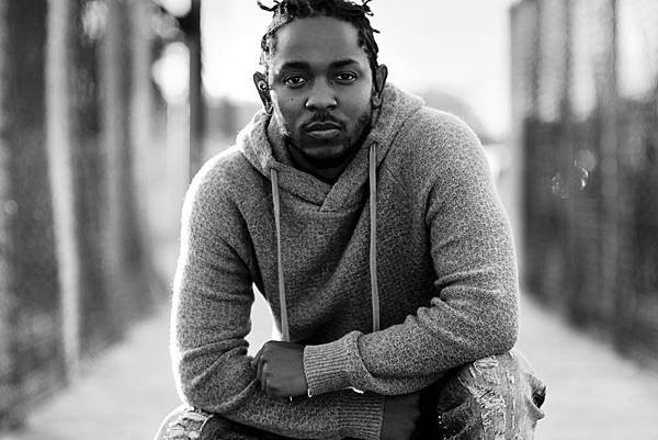 kendrick-lamar-jumpstarts-2015-b-e-t-awards-show-by-performing-alright-0