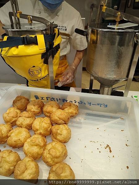 LINE_ALBUM_beard papa_221210_11.jpg