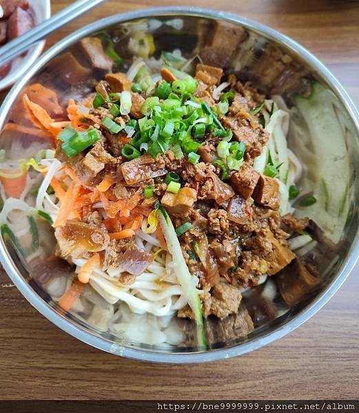 LINE_ALBUM_老皮牛肉麵隔壁有停車場用餐一二樓客滿豆花免費吃_240106_10.jpg