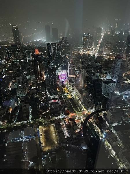 泰國 曼谷景點│「王權觀景台+Sky beach」市容夜景盡