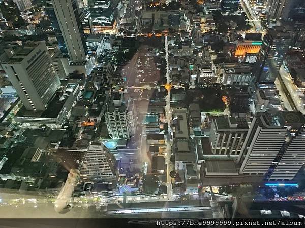 泰國 曼谷景點│「王權觀景台+Sky beach」市容夜景盡