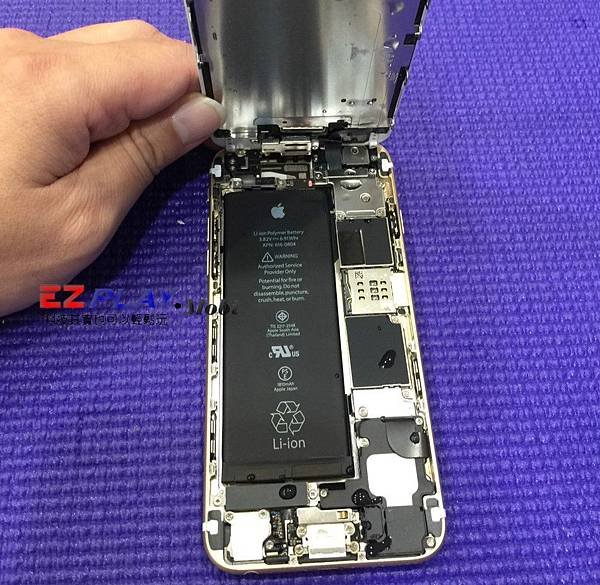 媽呀~我的iphone 6泡到水...其實是尿啦