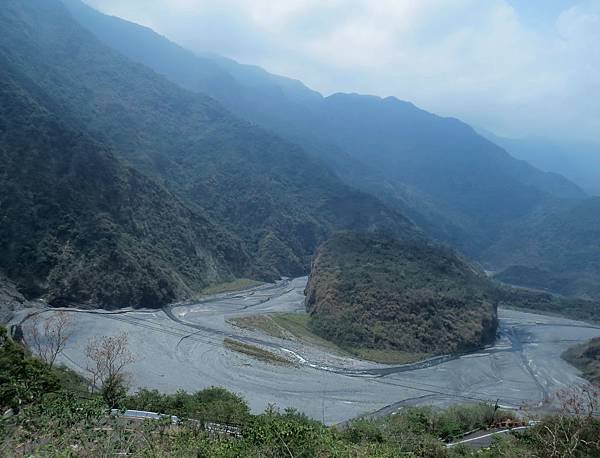 背包侶行。環島四日。高雄茂林。龍頭山步道