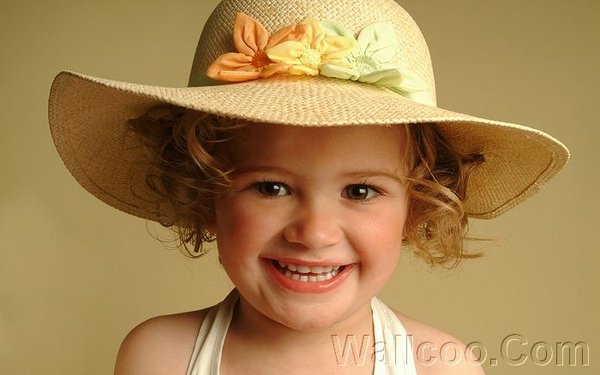 %5Bwallcoo_com%5D_Baby_Photography_of_baby%20Girl%20wearing%20a%20straw%20hat_ISPC006063.jpg