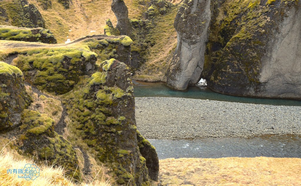 Fjaðrárgljúfur．羽毛峽谷